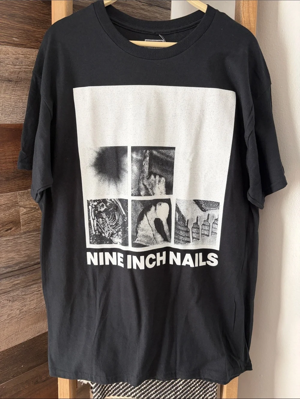 🆕 Nine Inch Nails Band Tee - Picture 1 of 3